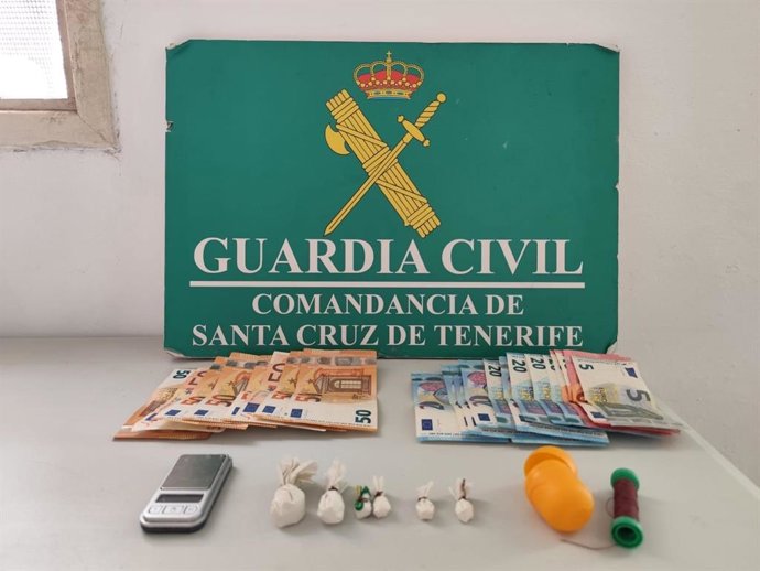 Droga y dinero incautado por la Guardia Civil en Los Llanos de Aridane (La Palma)