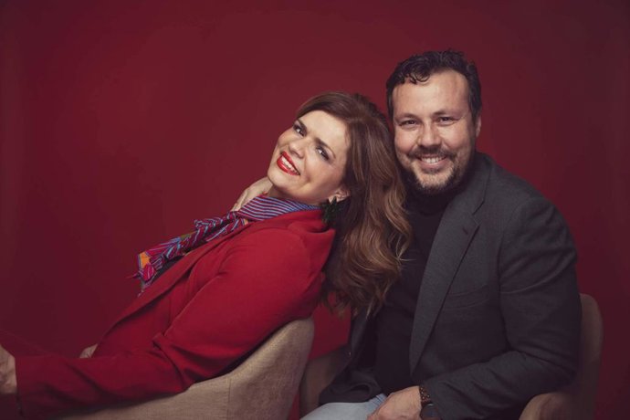 Lanzamiento del primer libro de Estefanía Castro y Juan Vera sobre cómo emprender en pareja y tener éxito