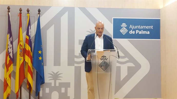 El teniente de alcalde y regidor de Urbanismo, Vivienda y Proyectos Estratégicos, Óscar Fidalgo, en rueda de prensa.