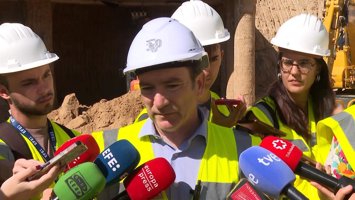 Madrid afea el comportamiento "desalmado" de Aena al expulsar a personas sin hog