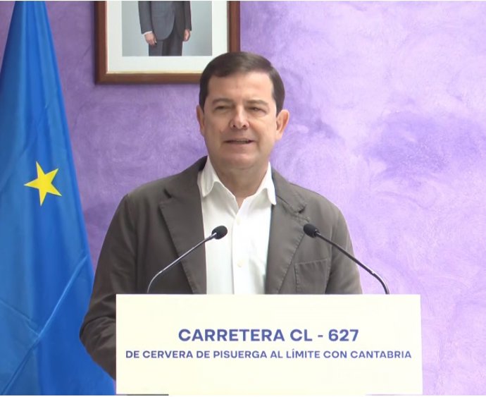 El presidente de la Junta, Alfonso Fernández Mañueco, visita las obras de la carretera de Palencia a Cantabria