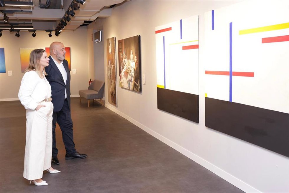 Margalida Prohens y Jaime Martínez, durante la visita a la muestra organizada por el Círculo de Bellas Artes de Palma