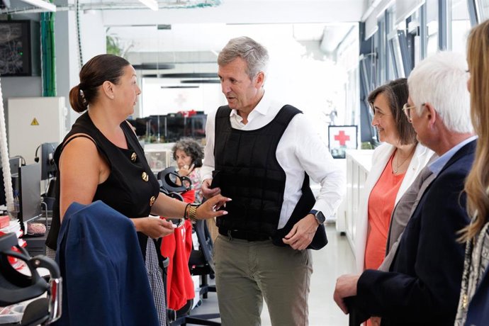 O presidente da Xunta de Galicia, Alfonso Rueda, acompañado da conselleira de Política Social e Igualdade, Fabiola García, participa no acto de presentación do Centro de Atención á Soidade non desexada da Cruz Vermella. Cruz Vermella (A Coruña), 29/07/25.