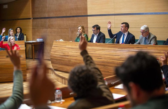 Archivo - Imagen de archivo de un pleno de la Diputació