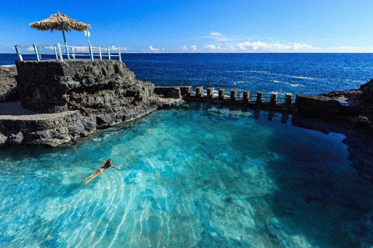 Verano diferente en La isla de La Palma: playas volcánicas, piscinas naturales y planes refrescantes