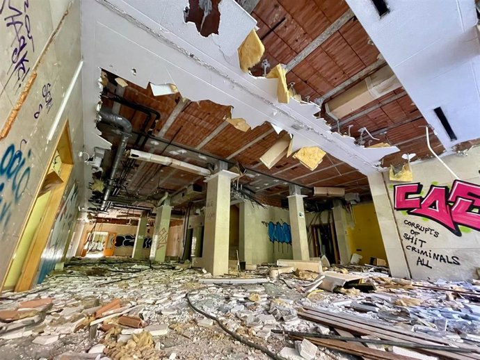 Interior de uno de los edificios del ANTIGUO HUCA.