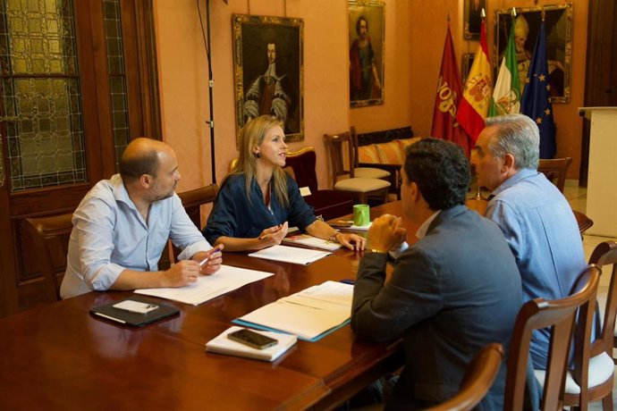 Reunión de la comisión de seguimiento del pacto presupuestario entre el Gobierno local del PP y Vox
