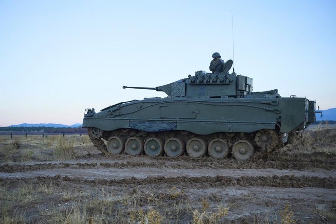 Archivo - Llegada de un tanque en el Batallón de Infantería Mecanizada en Madrid (España).