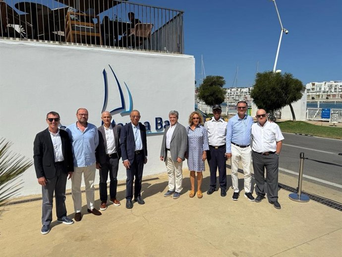 Las delegaciones de los dos puertos-ciudad.