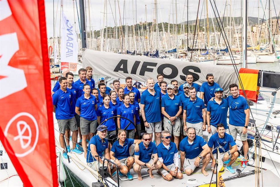 El Rey Don Felipe, en el Aifos de la Armada Española con el que competirá en la 43 Copa del Rey MAPFRE de vela