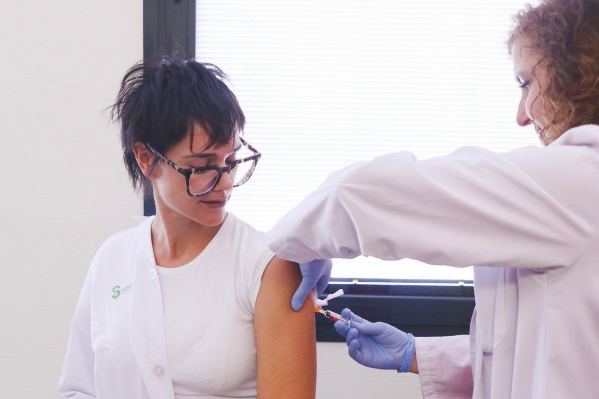 C-LM adquiere 565.000 dosis de vacunas frente a la gripe para la campaña 2025-2026 por 6,1 millones de euros