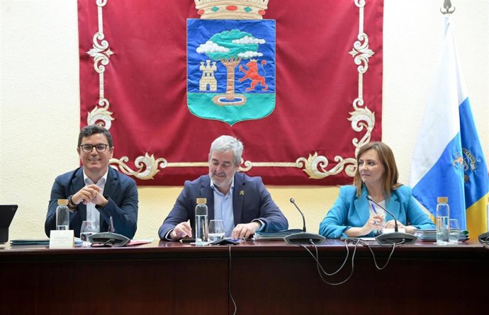 Pablo Rodríguez en la reunión del Consejo de Gobierno en Valverde (El Hierro)