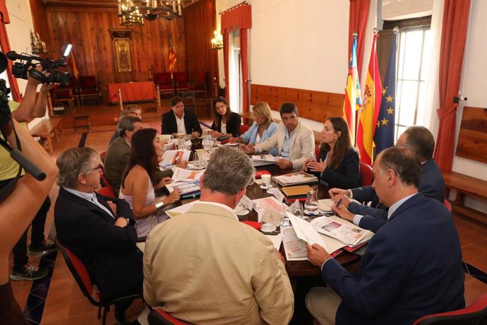 El president, Carlos Mazón, ha participat en la Comissió Interdepartamental del Consell contra el Despoblament i per l'Equitat Territorial, que s'ha reunit a Alpont, on s'ha adonat del balanç de les actuacions realitzades.