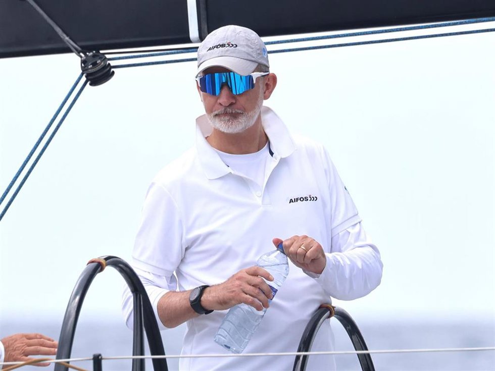 El Rey Felipe navegando en el Aifos