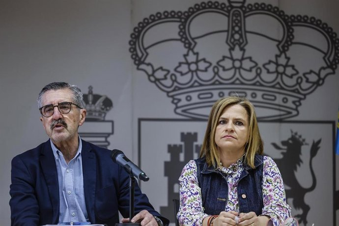 Archivo - La delegada del Gobierno en la Comunitat Valenciana, Pilar Bernabé, acompañada por el comisionado del Gobierno para la reconstrucción, José María Ángel, ofrece declaraciones en la Delegación del Gobierno, a 6 de mayo de 2025.
