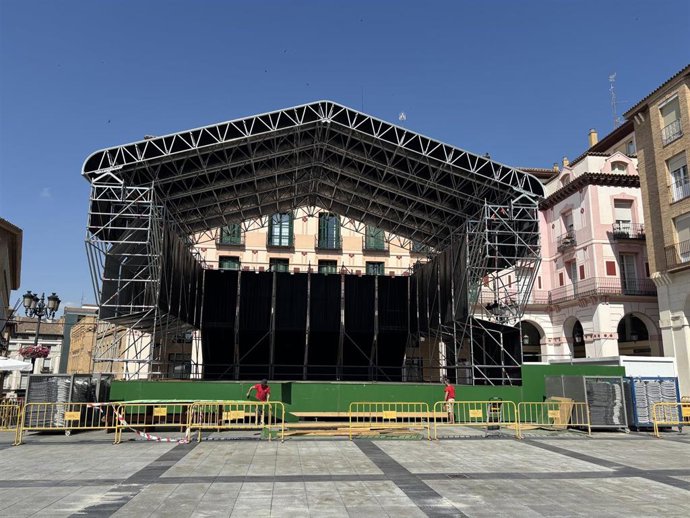 Escenario de la plaza de López Allué.