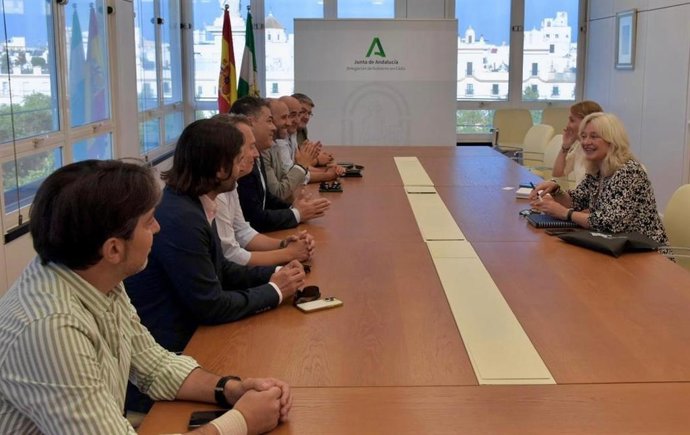 Mercedes Colombo con representantes de la Asamblea Internacional de los Pueblos Más Bonitos del Mundo.