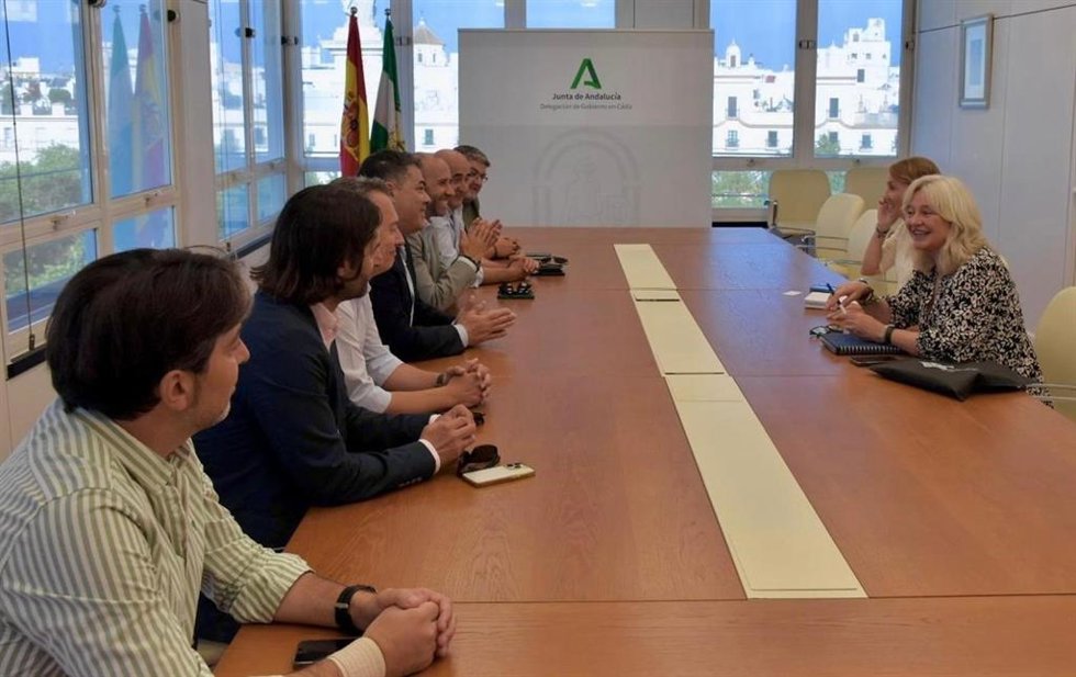 Mercedes Colombo con representantes de la Asamblea Internacional de los Pueblos Más Bonitos del Mundo.