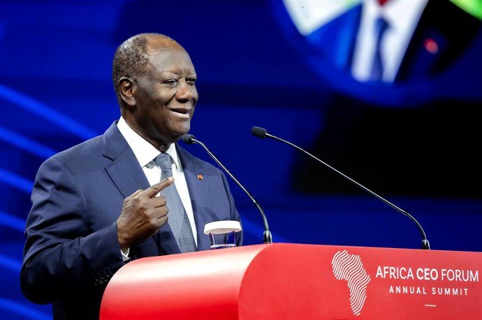 Archivo - ABIDJAN, May 14, 2025  -- Ivorian President Alassane Ouattara speaks during a presidential panel at the opening ceremony of the 12th edition of the Africa CEO Forum in Abidjan, Cote d'Ivoire, May 12, 2025. The 12th edition of the Africa CEO Foru