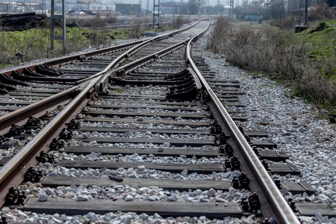 Archivo - Unas vías de tren