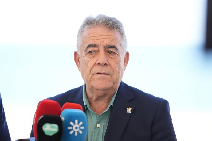 El alcalde de Almonte, Francisco Bella.