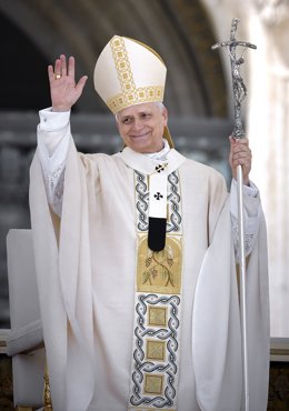 Archivo - El Papa León XIV durante la misa de inicio de su Pontificado, en la plaza de San Pedro, en la plaza de San Pedro, a 17 de mayo de 2025, en Ciudad del Vaticano. Con esta ceremonia se marca el inicio del ministerio petrino del estadounidense Rober