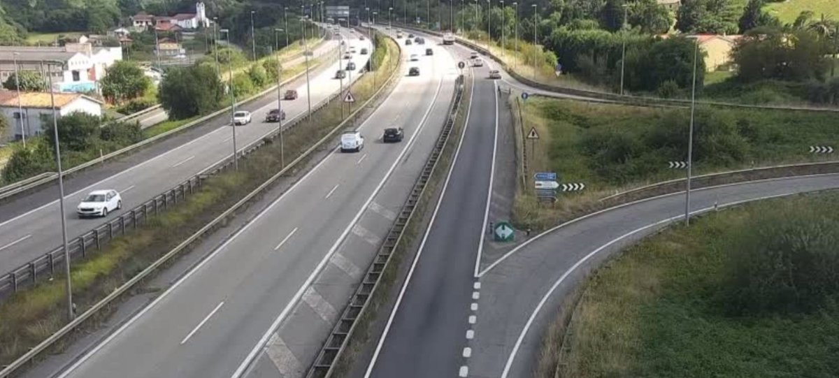 Accidente sin heridos en la A-8 tras una colisión múltiple a la altura de El Montico