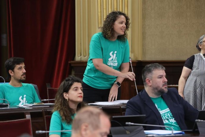 La diputada de MÉS per Mallorca Marta Carrió interviene en el Parlament.