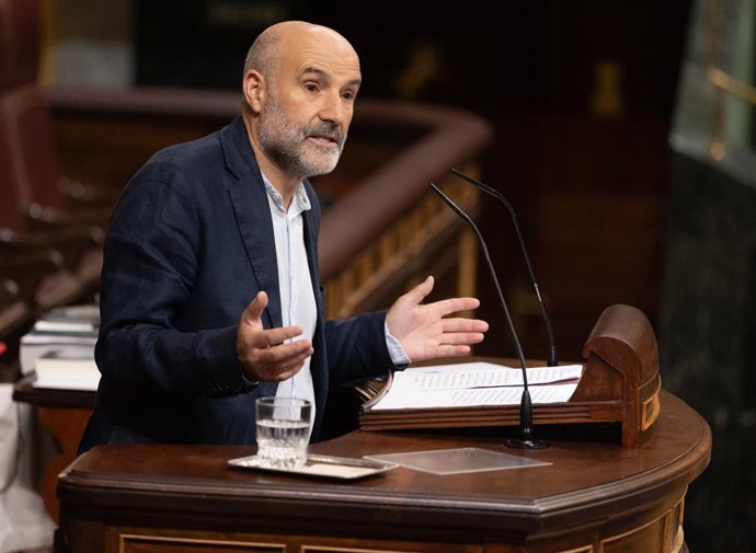 El diputado del BNG Néstor Rego durante una sesión plenaria extraordinaria, en el Congreso de los Diputados, a 22 de julio de 2025, en Madrid (España). El Congreso cierra este martes, 22 de julio, el curso parlamentario debatiendo en un Pleno extraordinar