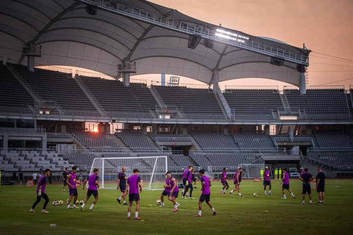 Primer entrenamiento del FC Barcelona en Corea del Sur