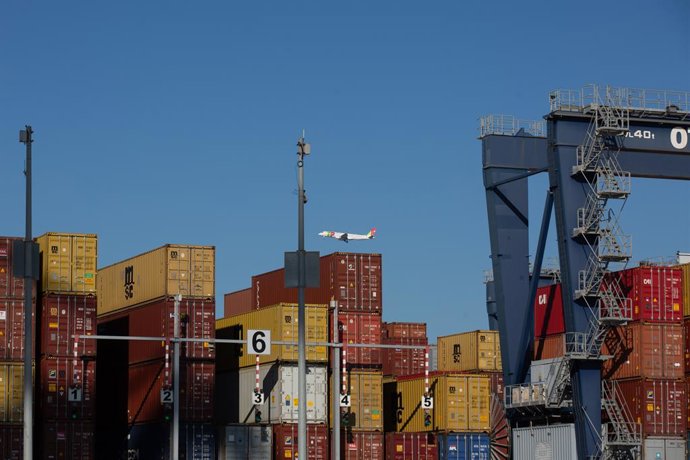 Archivo - La terminal Hutchinson Ports BEST en el Port de Barcelona, a 17 de enero de 2022, en Madrid, (España). Este acto se enmarca dentro de la visita que la ministra va a realizar hoy en la ciudad condal.
