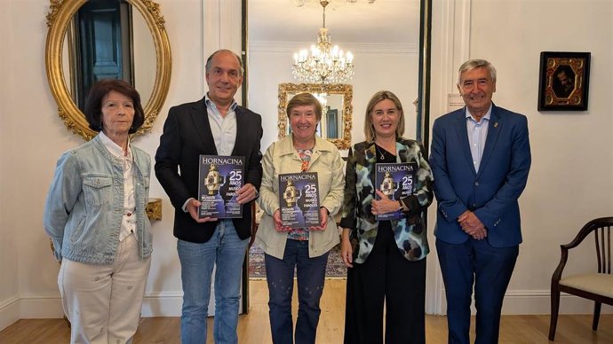 Basterra ha agradecido a la cofradía la labor que desarrolla