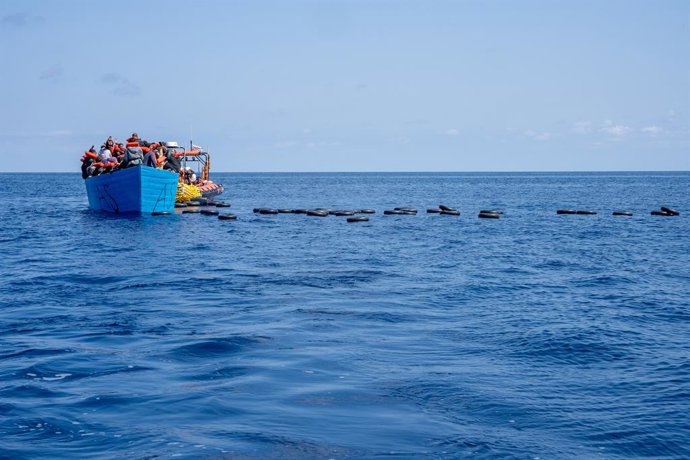 Archivo - March 16, 2024, Libyan Sar Zone, Libya: People on board of a wooden boat in the middle of the Mediterranean Sea. March 16, 2024, MSF vessel Geo Barents intercepted two small boats full of migrants navigating towards Europe in the Libyan SAR zone