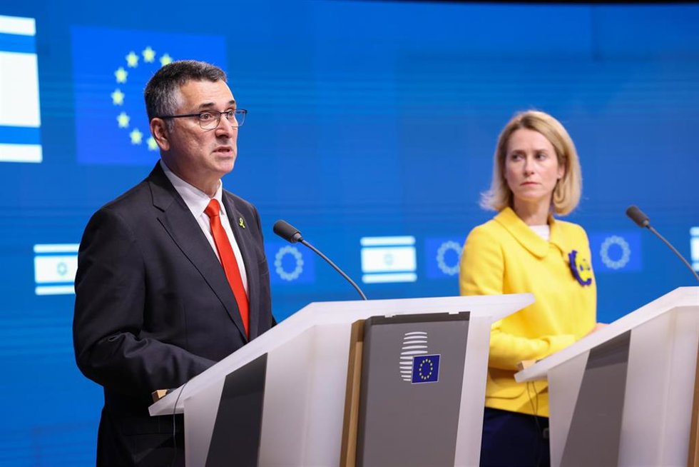 Archivo - La Alta Representante de la Unión Europea para Política Exterior, Kaja Kallas, junto al ministro de Exteriores israelí, Gideon Saar, en rueda de prensa desde Bruselas el pasado mes de febrero.