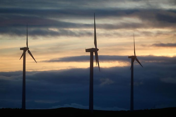 Archivo - Un parque eólico, a 28 de marzo de 2025, en Muras, Lugo, Galicia (España). 