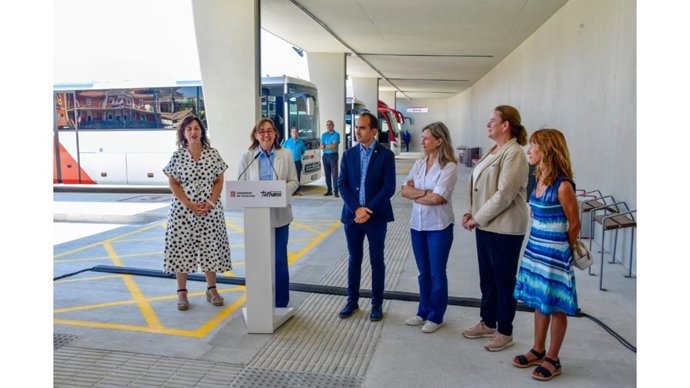 Archivo - Paneque ve en la nueva estación de buses de Tàrrega (Lleida) una "nueva puerta al municipio"