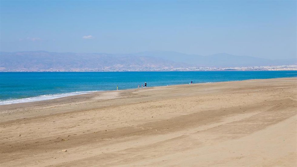 Archivo - Playa en Cabo de Gata-Níjar (Almería).
