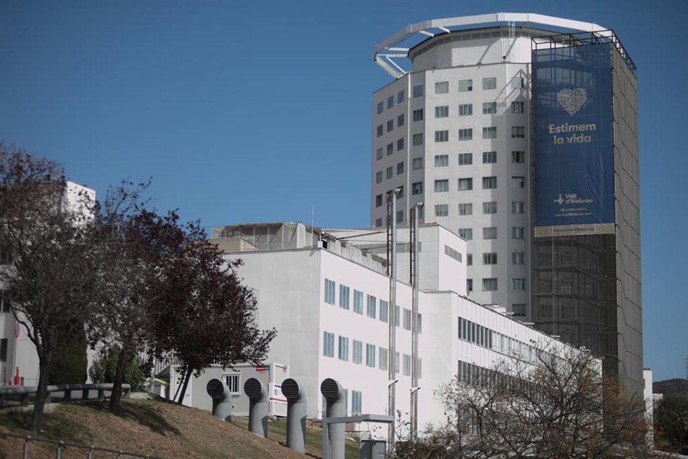 Archivo - Fachada del Hospital Vall dHebron, a 17 de abril de 2023, en Barcelona, Catalunya (España). 