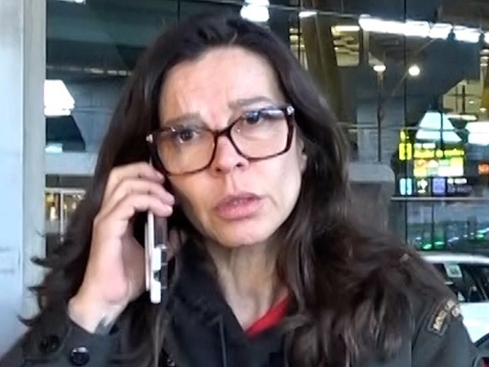 Archivo - Silvia Bronchalo llega al aeropuerto de Madrid tras su visita a su hijo Daniel Sancho en Tailandia