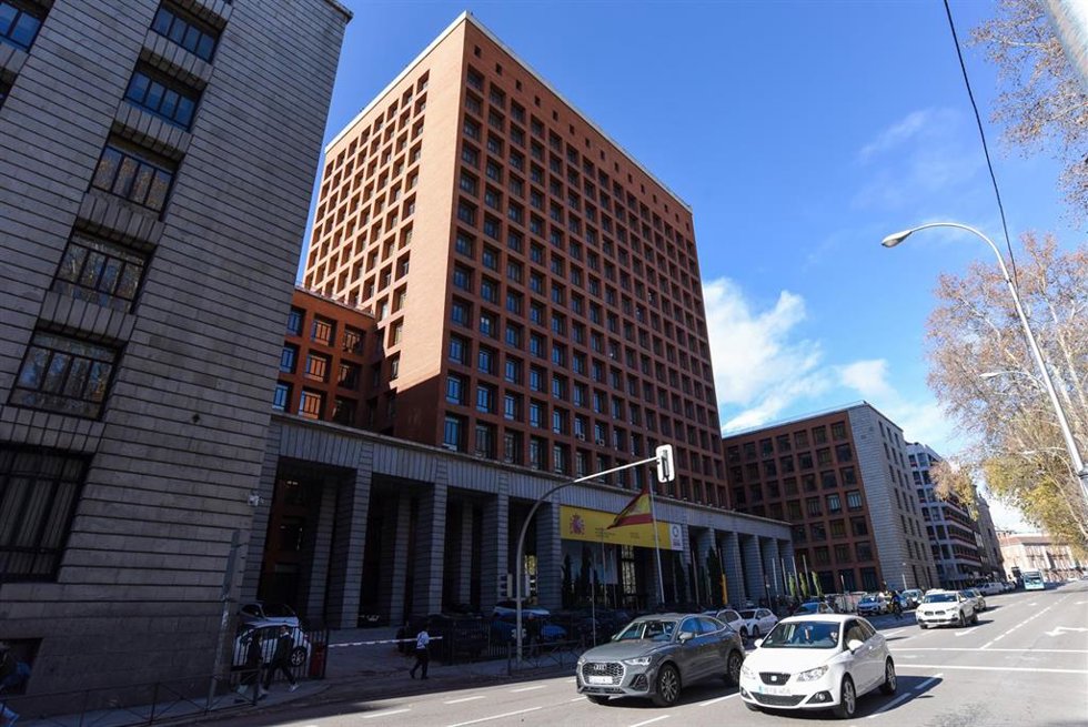 Archivo - Fachada de la sede del Ministerio de Sanidad, a 5 de enero de 2024, en Madrid (España). La Casa Sindical es un edificio ubicado en el Paseo del Prado en Madrid. Es la sede tradicional del Ministerio de Sanidad. Recientemente, también alberga a