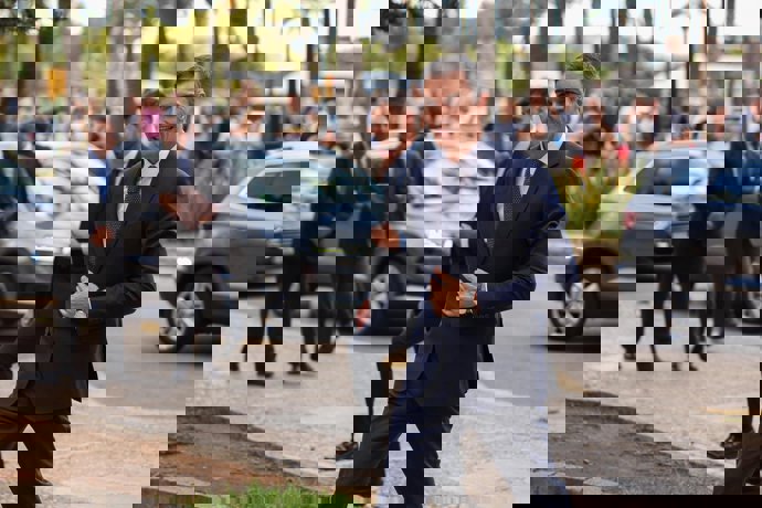 El presidente del Gobierno, Pedro Sánchez, y la presidenta de las Islas Baleares, Marga Prohens, durante un encuentro en el Consolat de Mar.