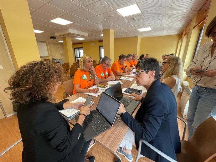 Reunión entre la consejera de Educación, Eva Ledo, y los sindicatos educativos de la red concertada.