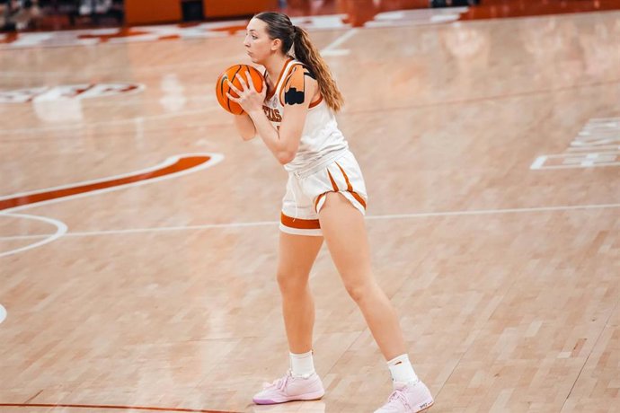 Taylor Jones, durante un partido con las Texas Longhorns.