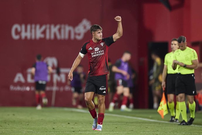 Archivo - Hugo Rincon of CD Mirandes celebrates after scoring goal during the LaLiga Hypermotion match between CD Mirandes and Racing Santander at Anduva on June 12, 2025, in Miranda de Ebro, Spain.