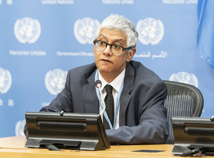 Archivo - Arquivo - 14 de junho de 2021, Nova York, Nova York, Estados Unidos: O porta-voz adjunto do Secretário-Geral da ONU, Farhan Aziz Haq, conduz uma coletiva de imprensa com o Alto Comissário para Refugiados, Filippo Grandi, sobre o relatório anual 