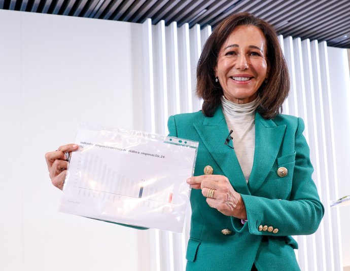 La presidenta del Banco Santander, Ana Botín, durante la presentación de los resultados de Banco Santander en su ejercicio de 2024, a 5 de febrero de 2025, en Boadilla del Monte, Madrid (España). Banco Santander obtuvo un beneficio neto atribuido de 12.