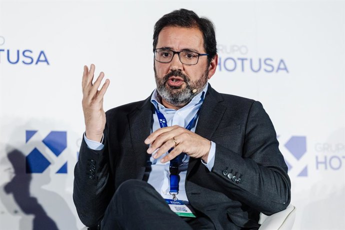 Archivo - El presidente de ALA, Javier Gándara, interviene durante una mesa sobre aeronáutica en el X Foro de Innovación Turística Hotusa Explora, en el Hotel Eurostars Tower, a 22 de enero de 2024, en Madrid (España). El Grupo Hotusa ha organizado un año