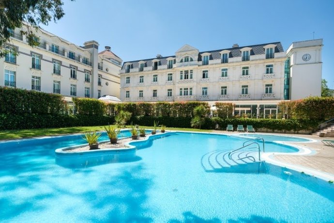 Castilla Termal lanza nuevos retiros de yoga y bienestar en enclaves históricos con aguas termales