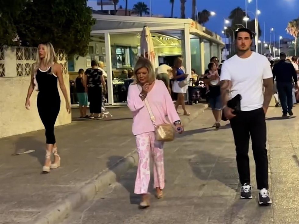 ALEJANDRA RUBIO, TERELU CAMPOS Y CARLO COSTANZIA POR LAS CALLES DE MÁLAGA