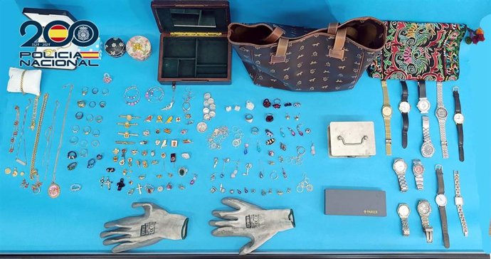 Objetos recuperados del robo en un domicilio de Badajoz